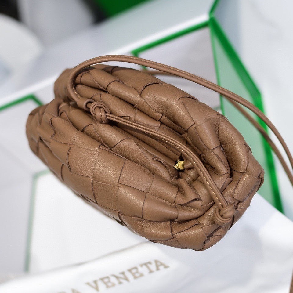 Pronta Entrega – Bolsa Modelo Mini Pouch Bottega Veneta