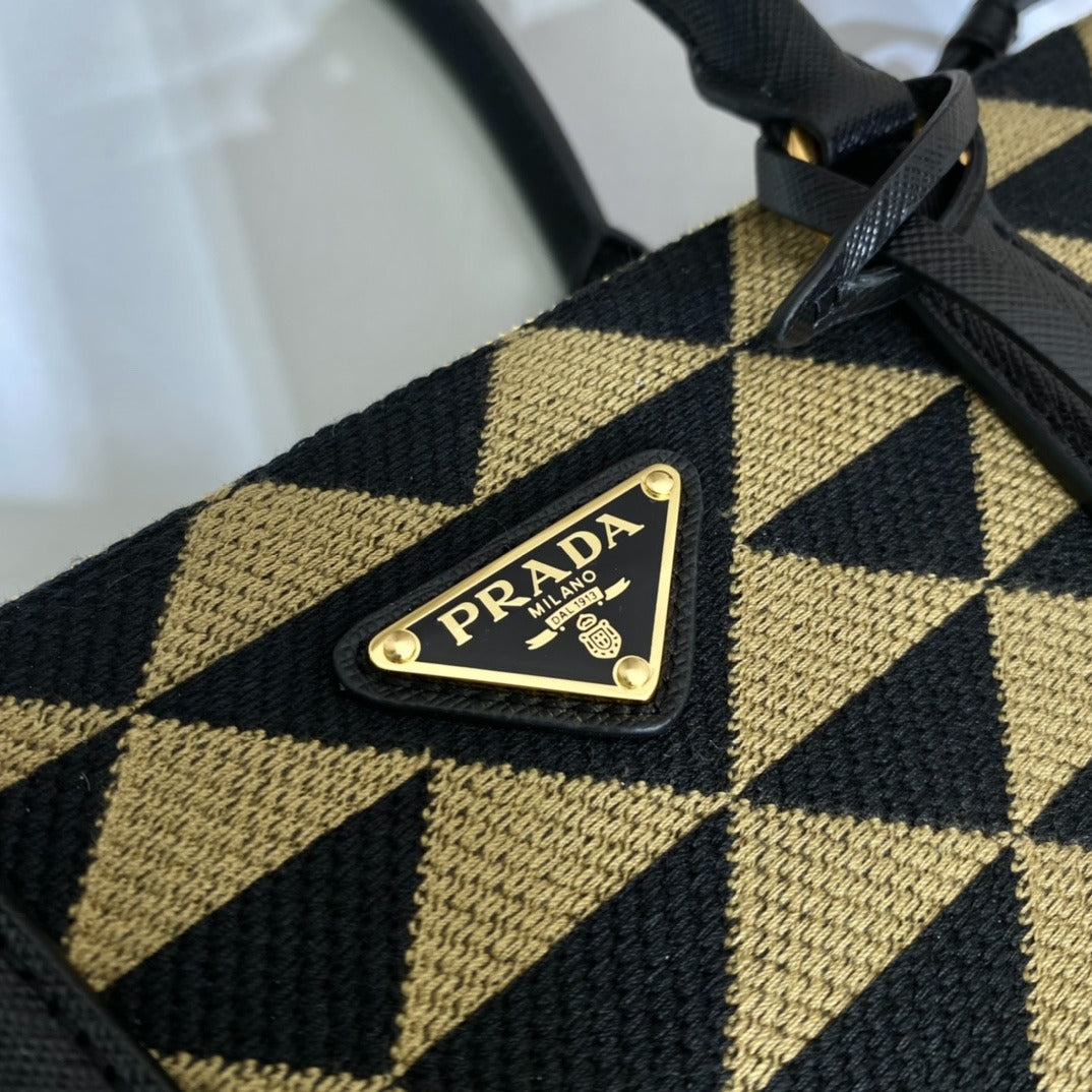 Pronta Entrega – Bolsa Modelo Prada Galleria Grande em Tecido Bordado