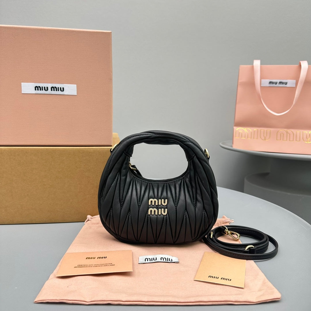 Pronta Entrega – Bolsa Miu Miu Hobo Wander Mini em Napa Matelassê