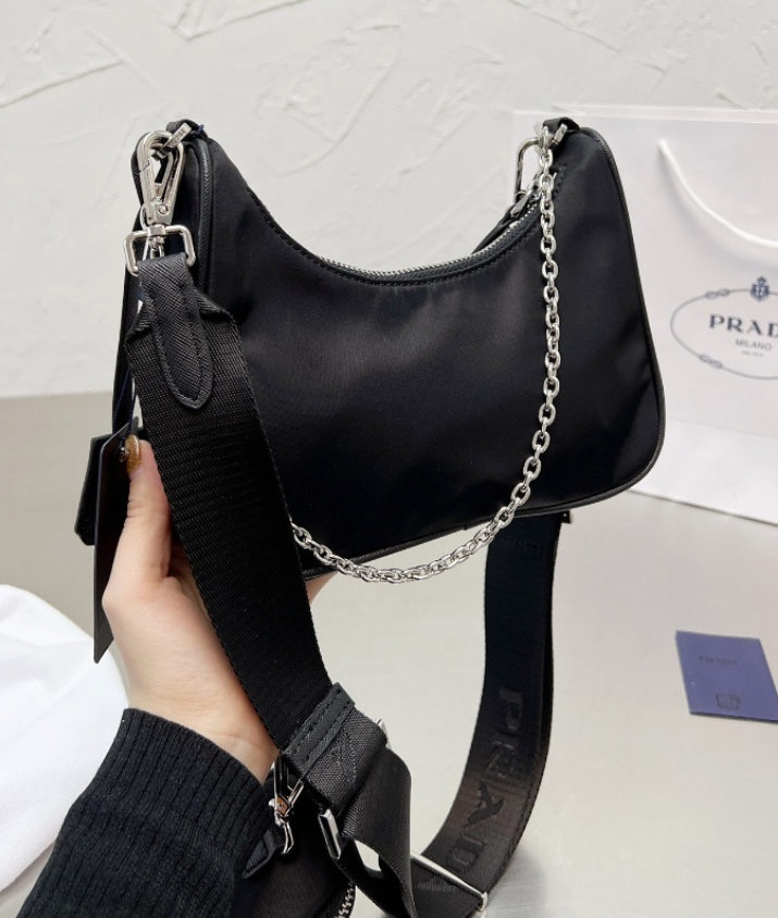 Pronta Entrega – Bolsa Prada em Re-Nylon Re-Edition 2005