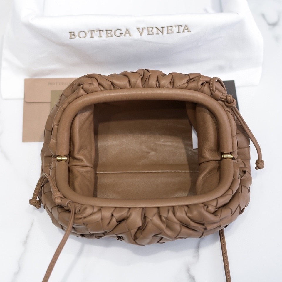 Pronta Entrega – Bolsa Modelo Mini Pouch Bottega Veneta