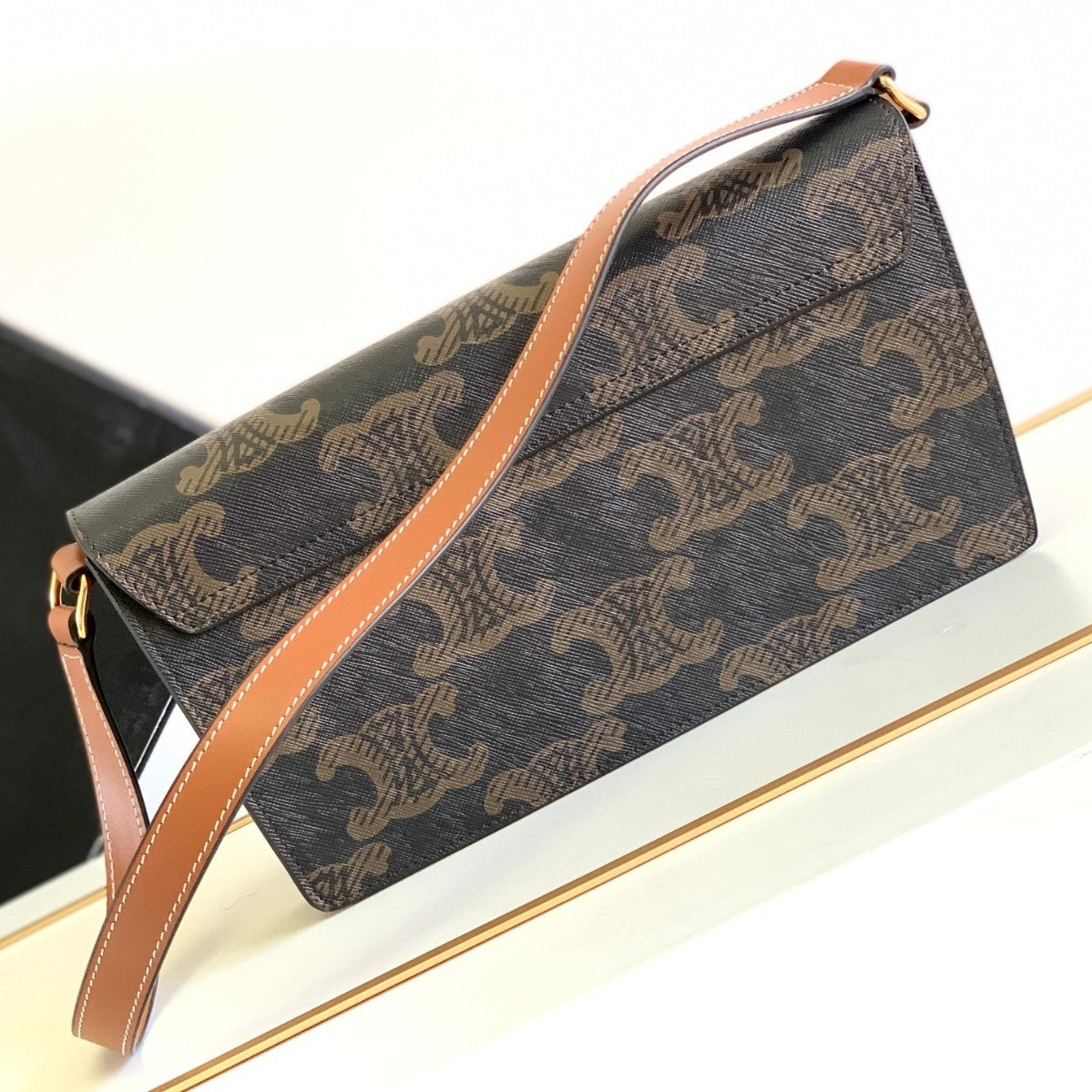 Pronta Entrega – PRONTA-ENTREGA – Bolsa Modelo Celine Multipochete Triomphe