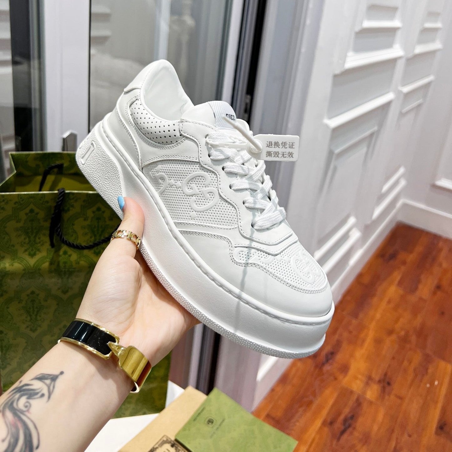 Pronta Entrega – Sneaker Gucci GG em Relevo