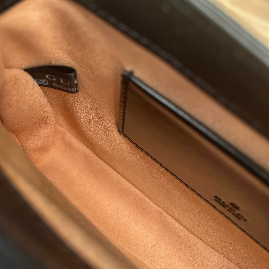 Pronta Entrega – PRONTA-ENTREGA – LOUIS VUITTON POCHETTE LEATHER NOIR