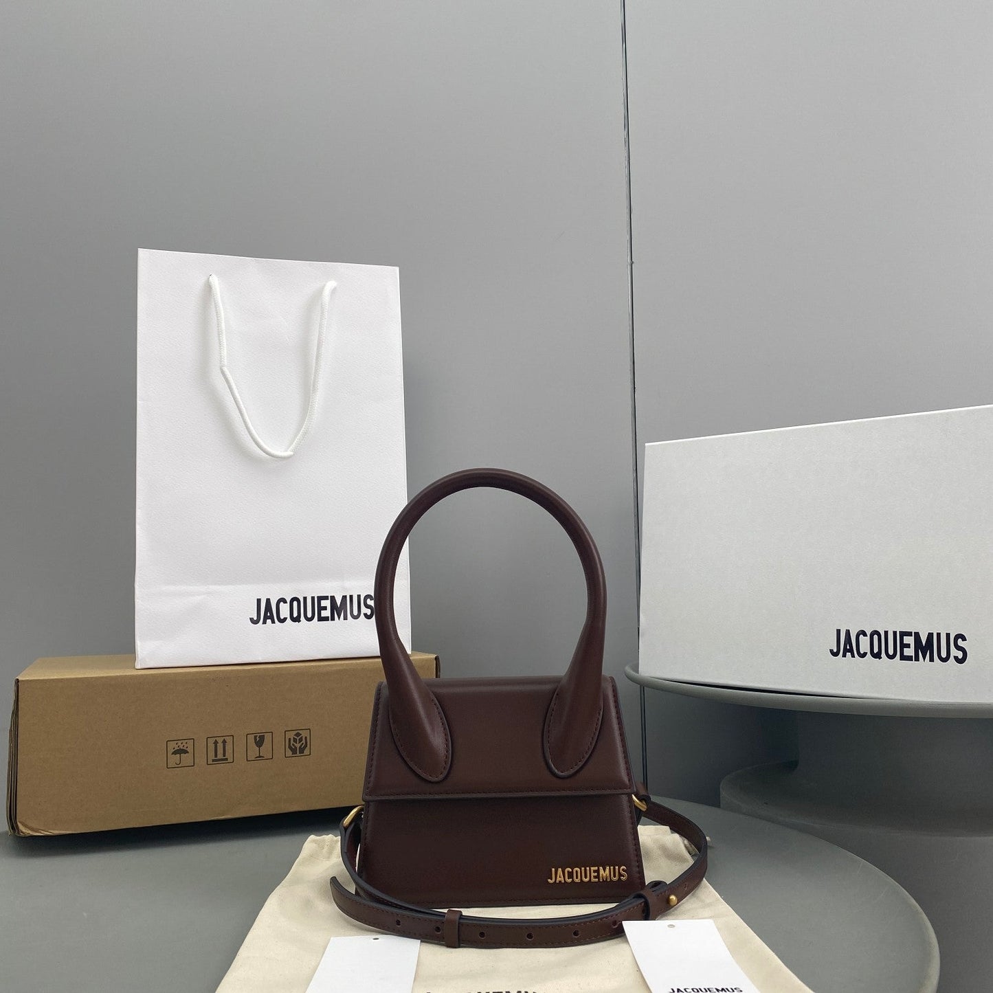 Pronta Entrega – Bolsa Modelo Jacquemus Le Chiquito Moyen