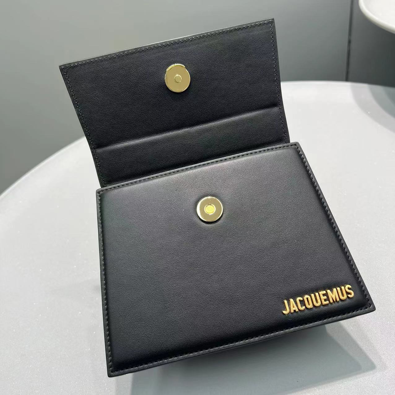 Pronta Entrega – Bolsa Modelo Jacquemus Le Chiquito Moyen