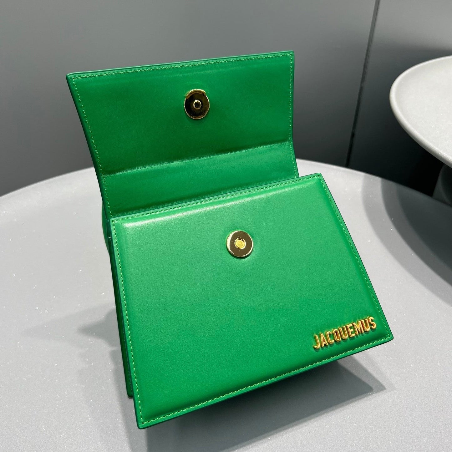 Pronta Entrega – Bolsa Modelo Jacquemus Le Chiquito Moyen