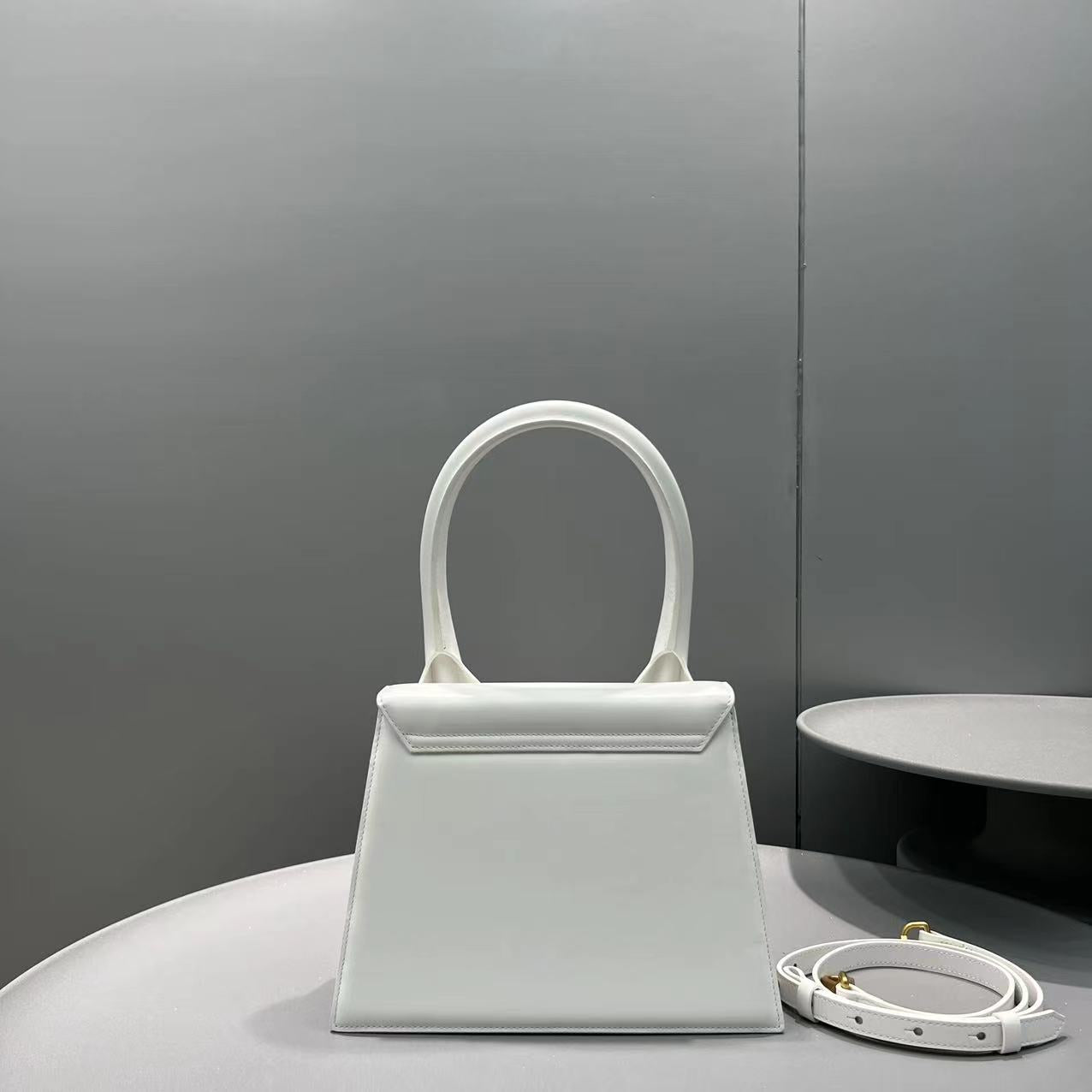 Pronta Entrega – Bolsa Modelo Jacquemus Le Chiquito Moyen