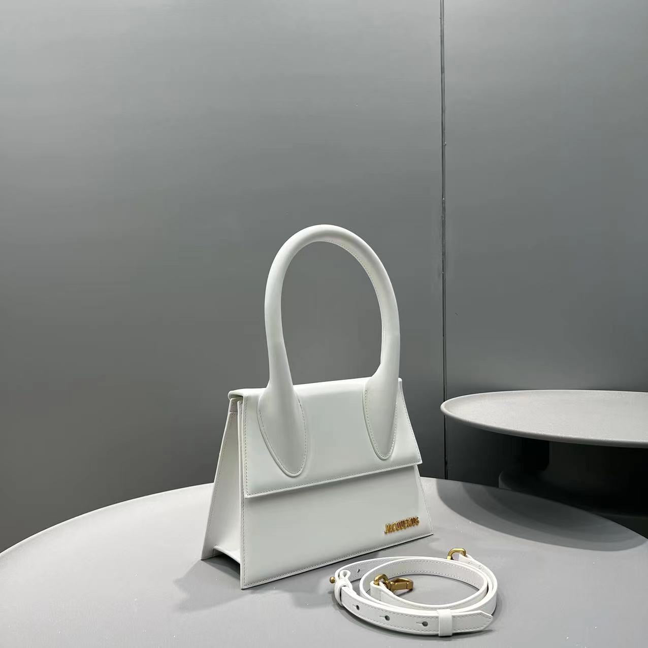Pronta Entrega – Bolsa Modelo Jacquemus Le Chiquito Moyen