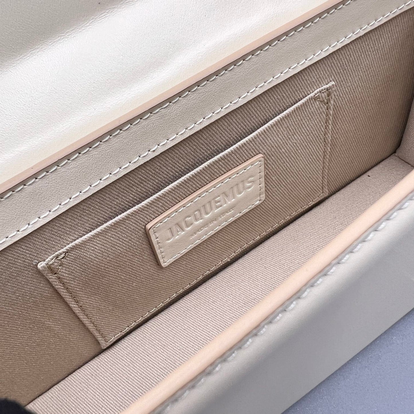 Pronta Entrega – Bolsa Modelo Jacquemus Le Chiquito Long