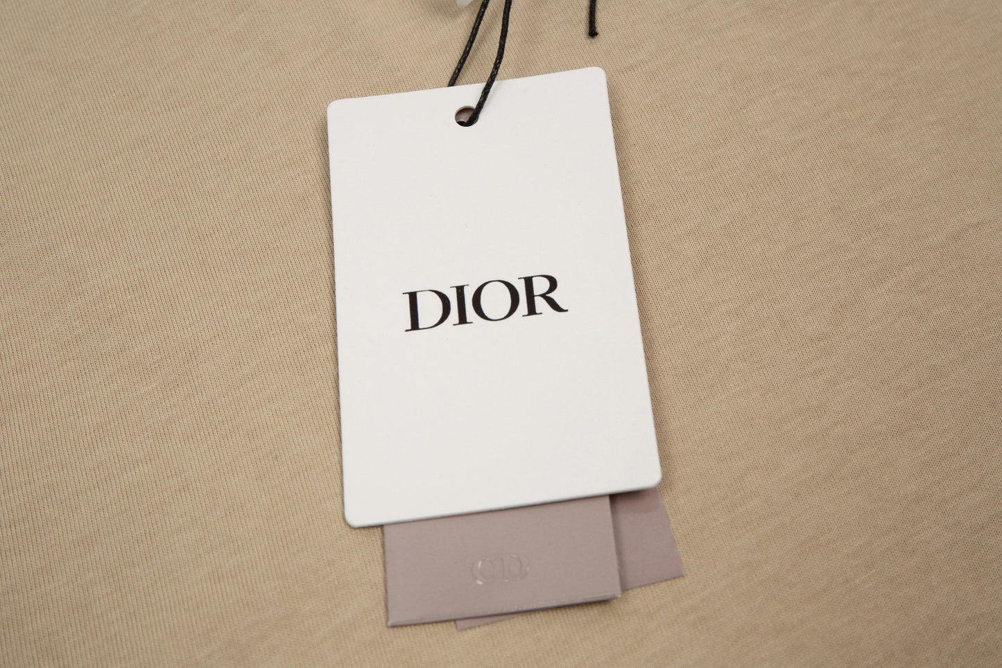 Pronta Entrega – Camiseta Modelo Dior Bege