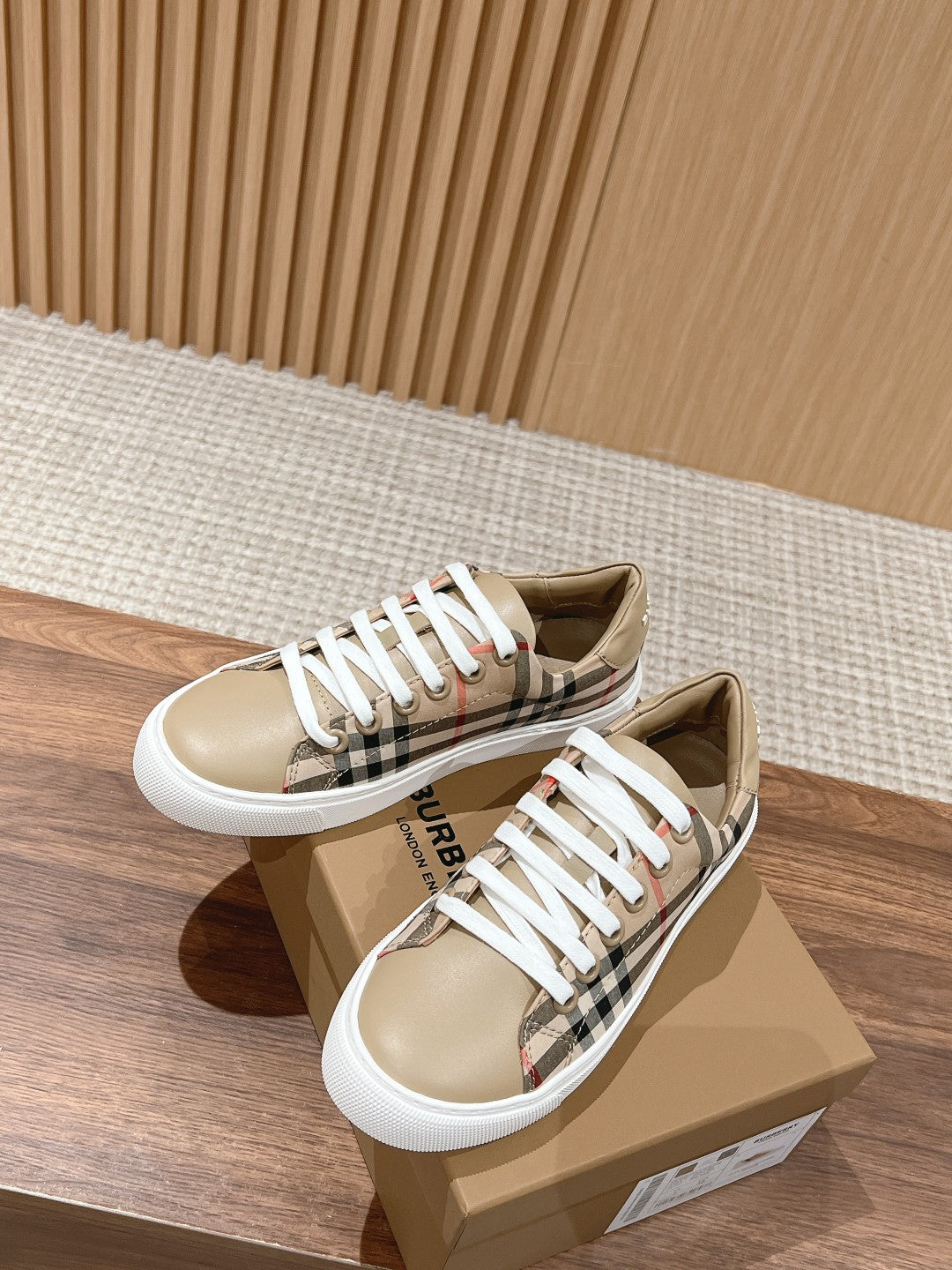 Pronta Entrega – Sneaker Modelo Burberry