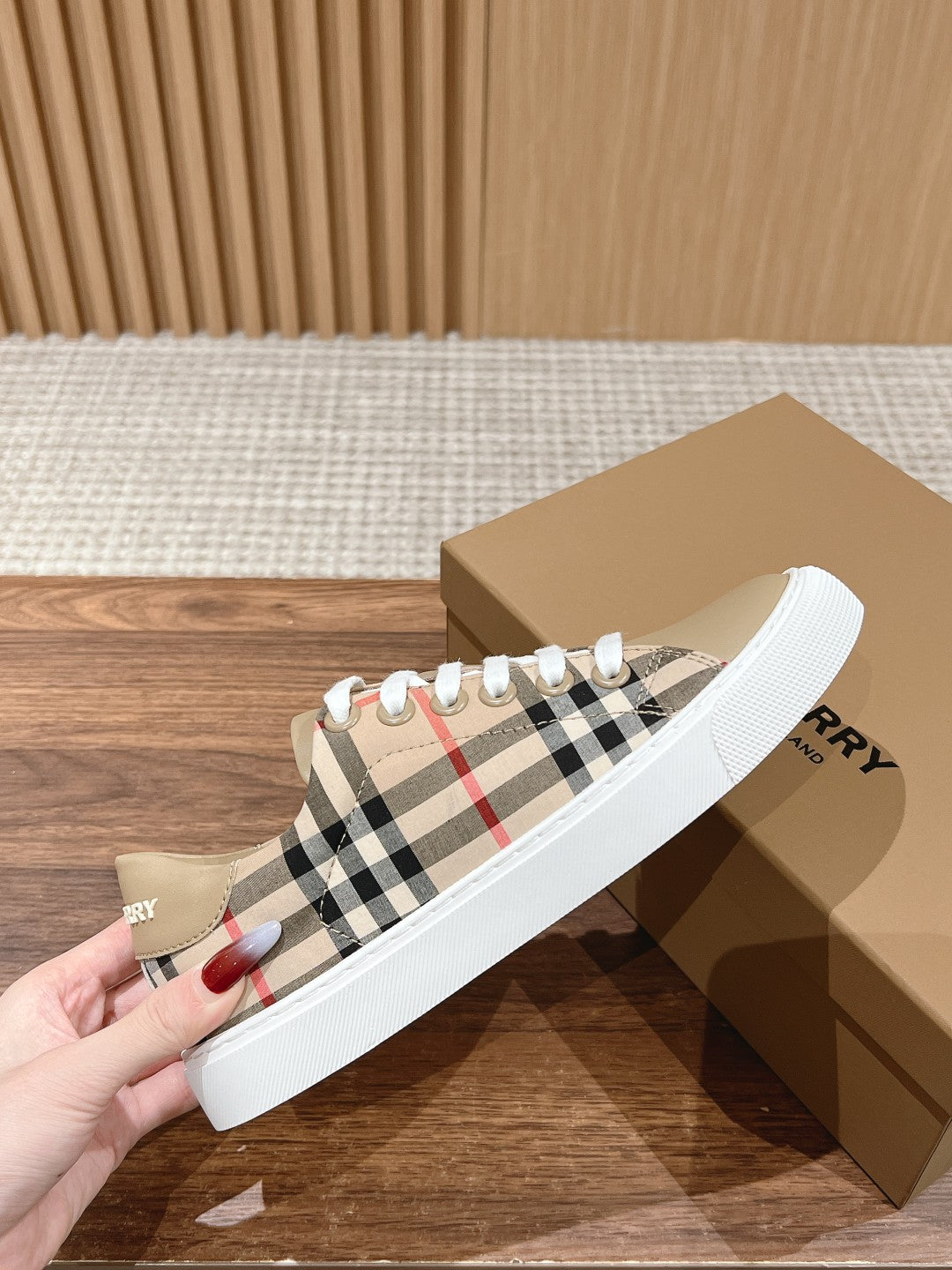Pronta Entrega – Sneaker Modelo Burberry