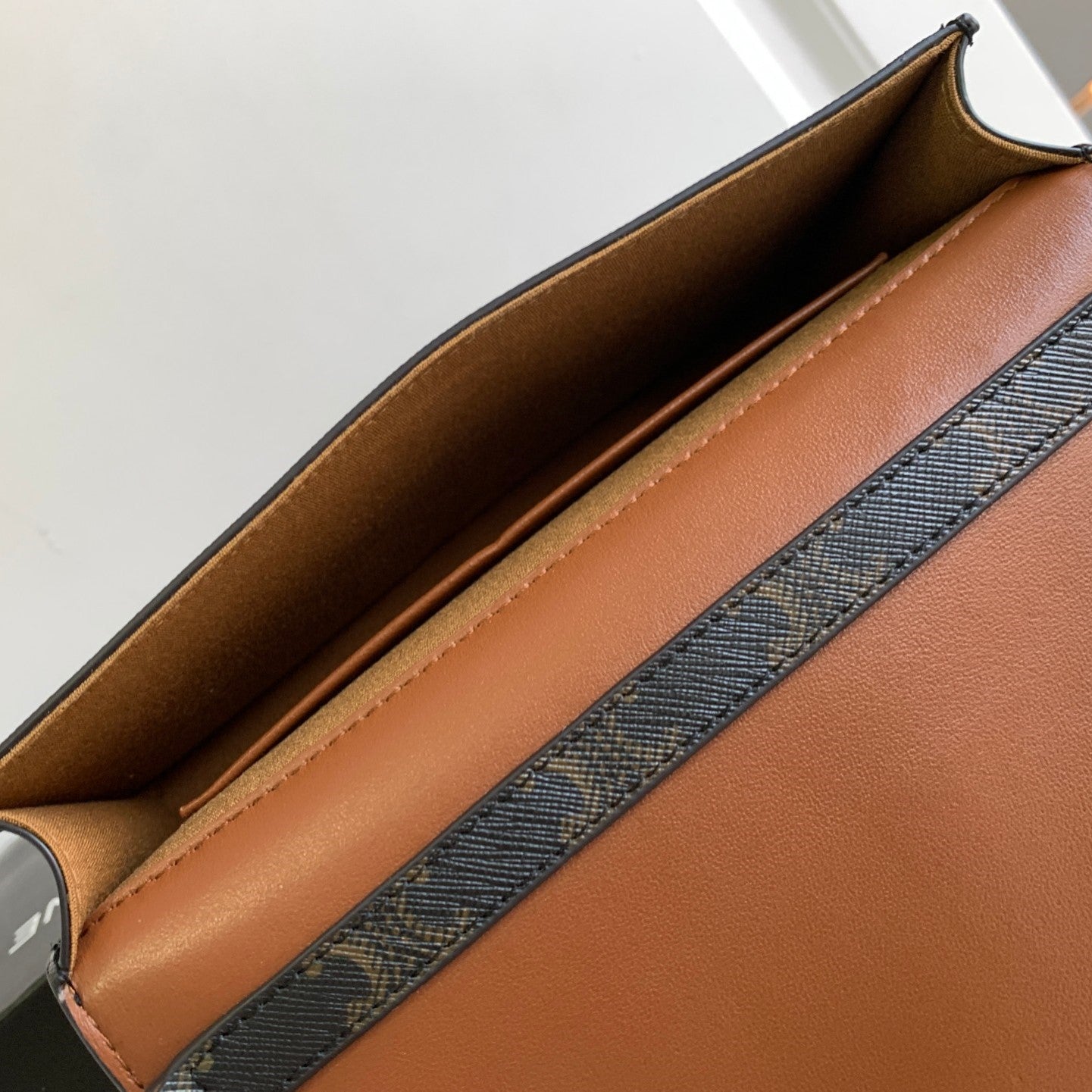Pronta Entrega – PRONTA-ENTREGA – Bolsa Modelo Celine Multipochete Triomphe