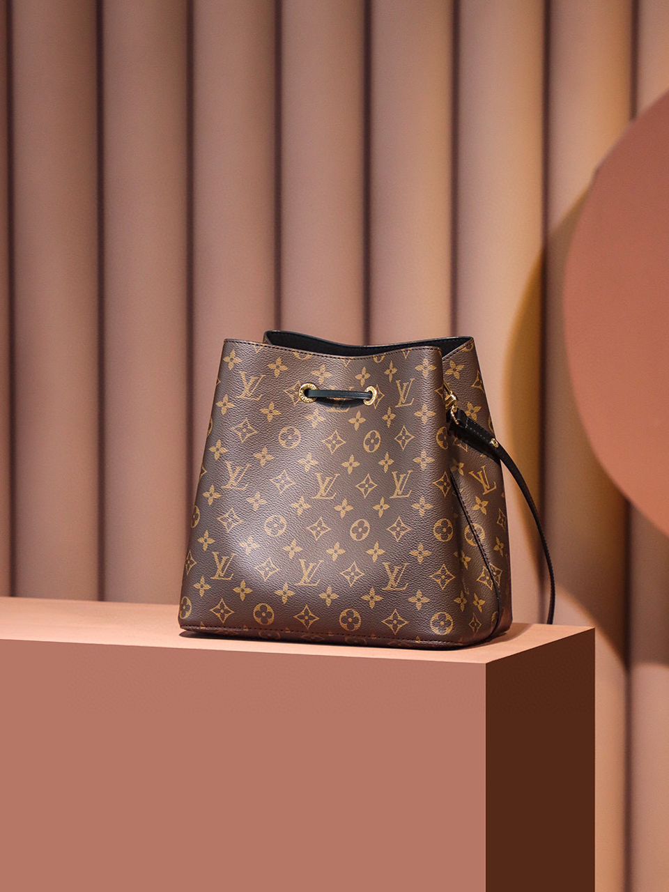Pronta Entrega – Bolsa Modelo Lоuіѕ Vuіttоn NéoNoé MM