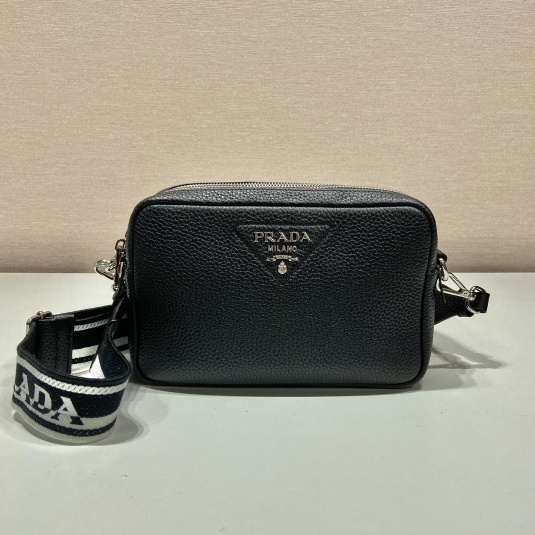 Pronta Entrega – Bolsa Modelo Prada em Couro com Alça de Ombro