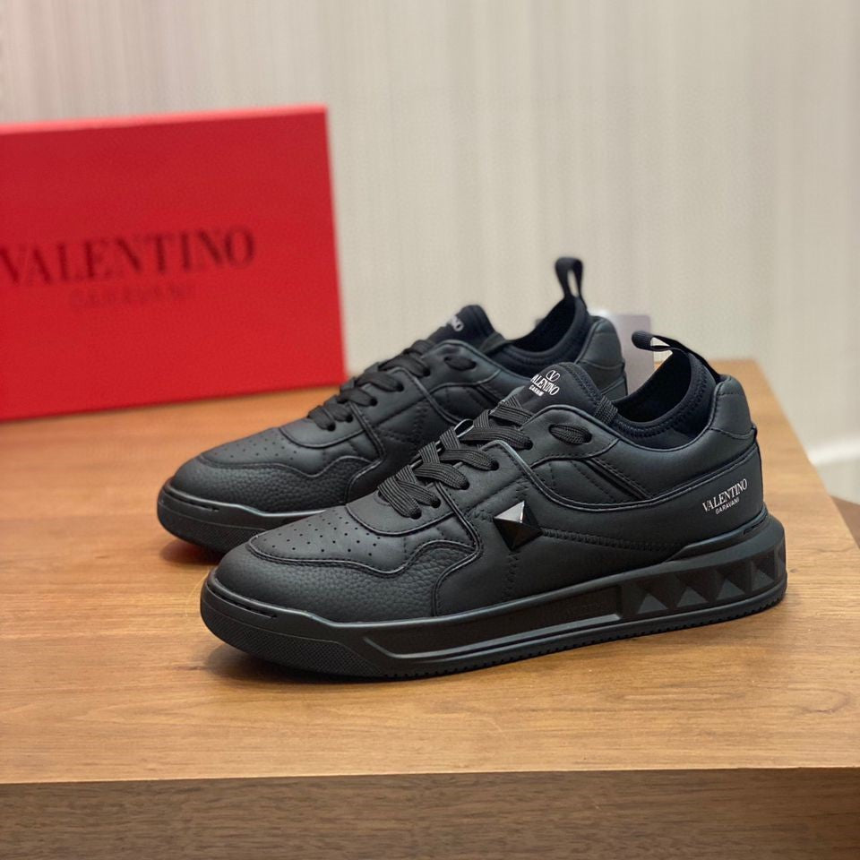 Pronta Entrega – Tênis Modelo Valentino