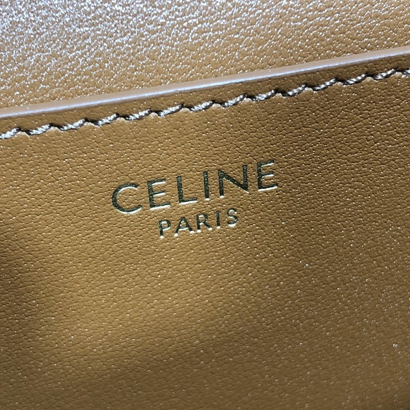 Pronta Entrega – PRONTA-ENTREGA – Bolsa Modelo Celine Clutch on Strap