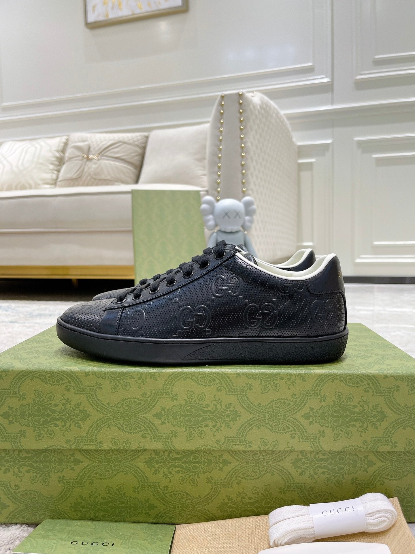 Pronta Entrega – Sneaker Modelo GG com Relevo