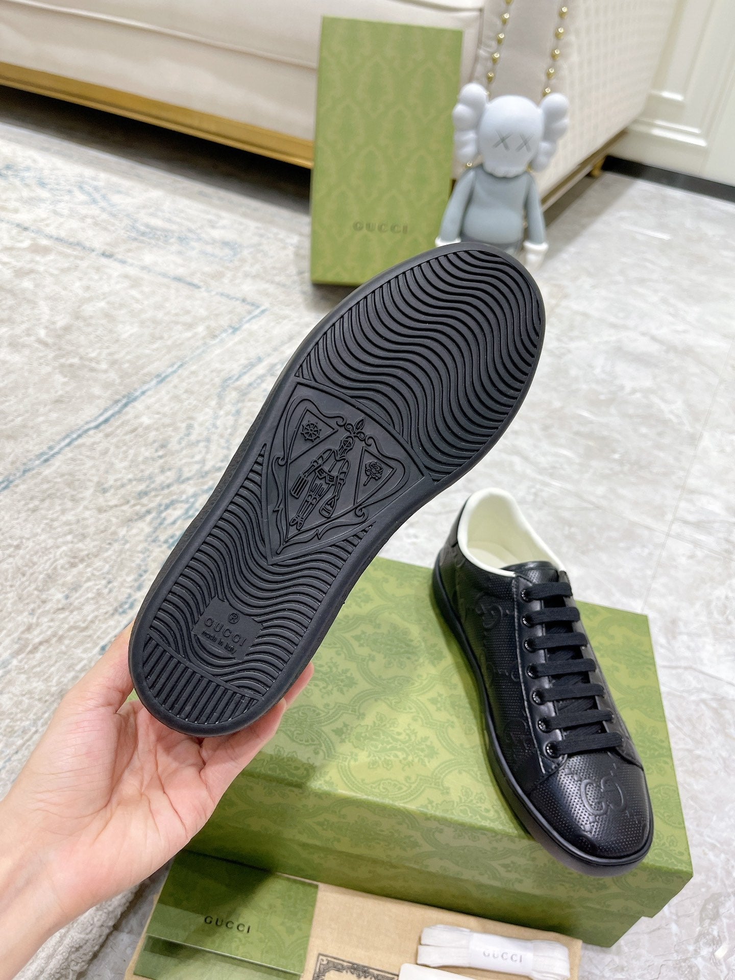 Pronta Entrega – Sneaker Modelo GG com Relevo