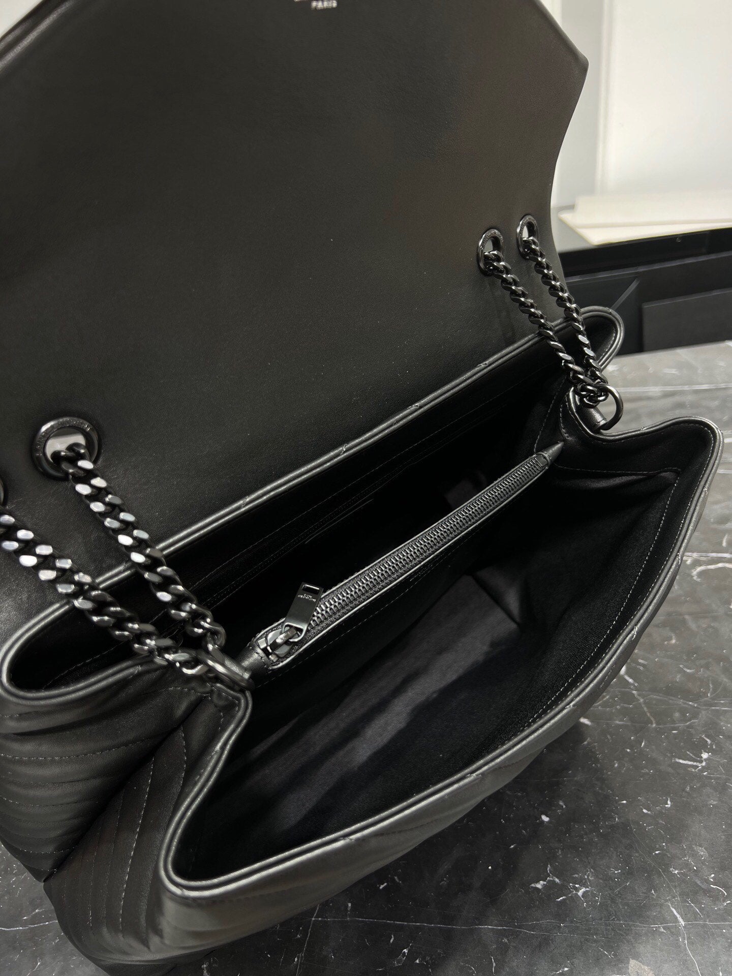 Pronta Entrega – Bolsa Modelo Yves Saint Laurent Loulou Grande