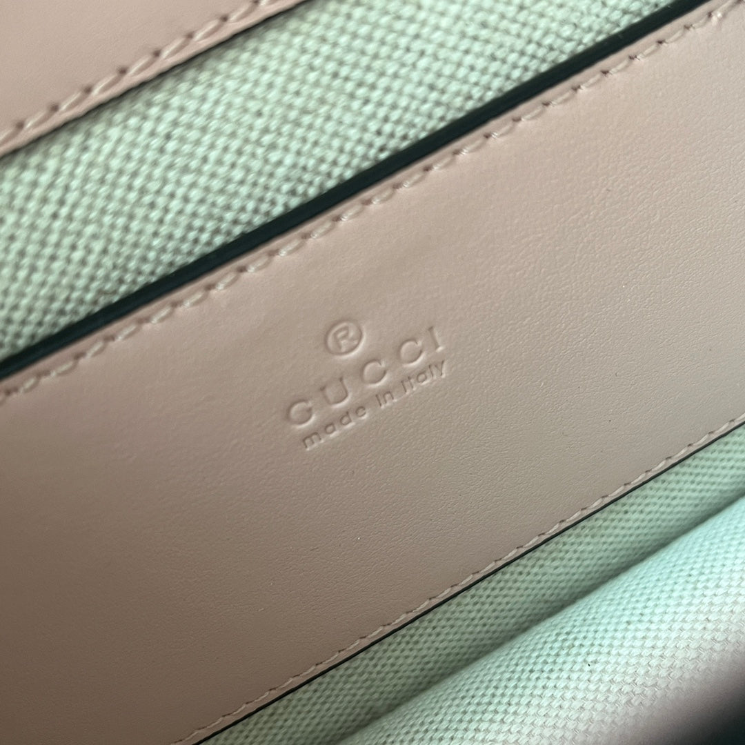Pronta Entrega – Bolsa Gucci GG matelassê Pequena com Alça Superior