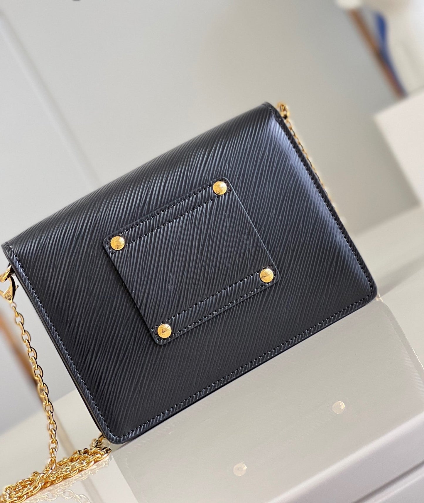 Pronta Entrega – Bolsa Louis Vuitton Twist Belt Chain Pouch