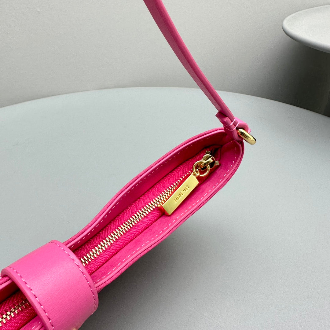 Pronta Entrega – Bolsa Modelo Jacquemus Le Bisou Cadenas de Camurça