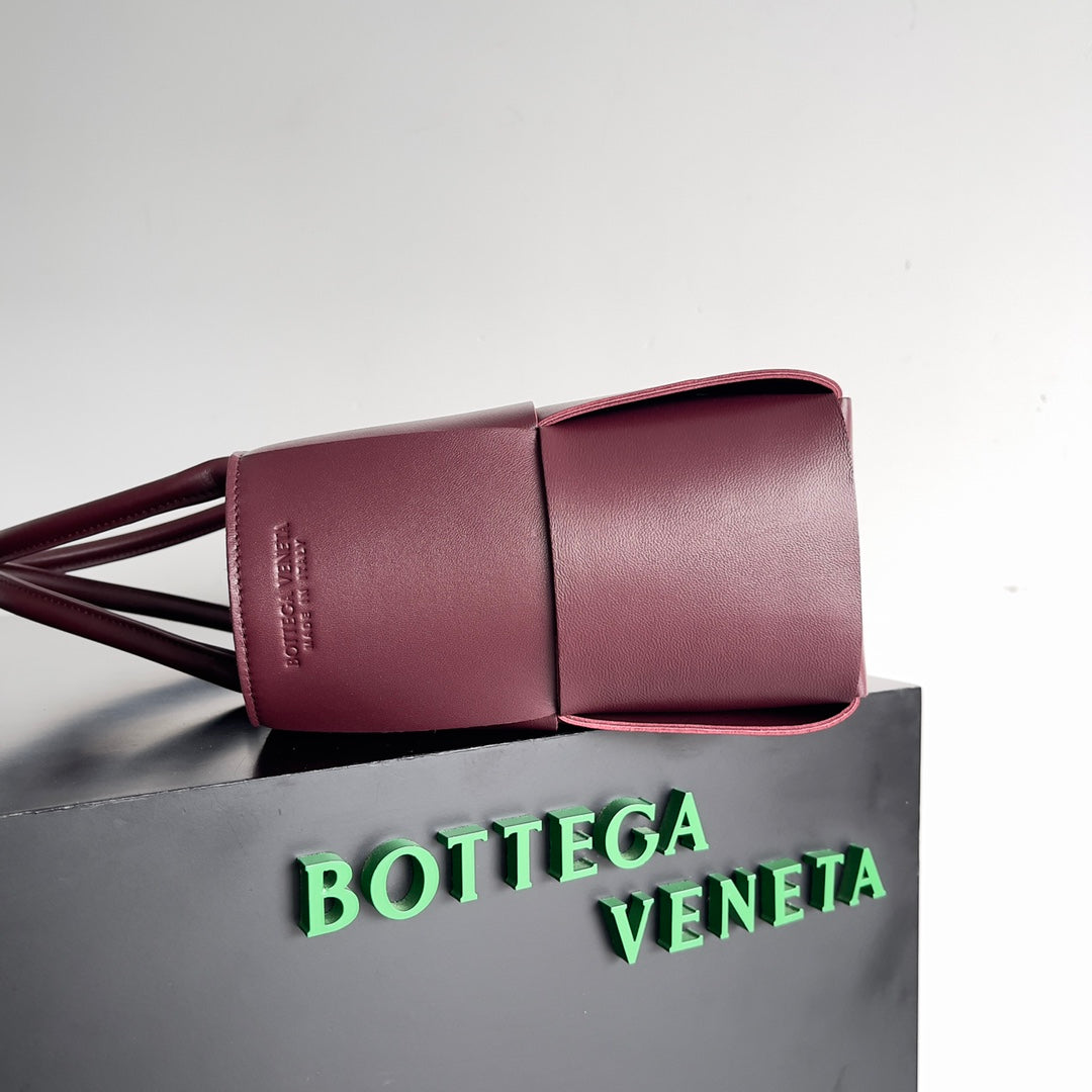 Pronta Entrega – PRONTA-ENTREGA – Bolsa Modelo Bottega Arco
