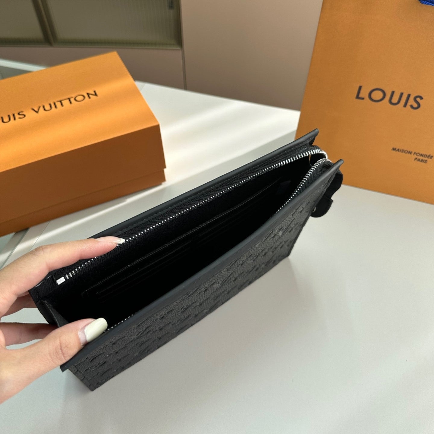 Pronta Entrega – Bolsa Modelo Loui Vuitton Pochette Jour
