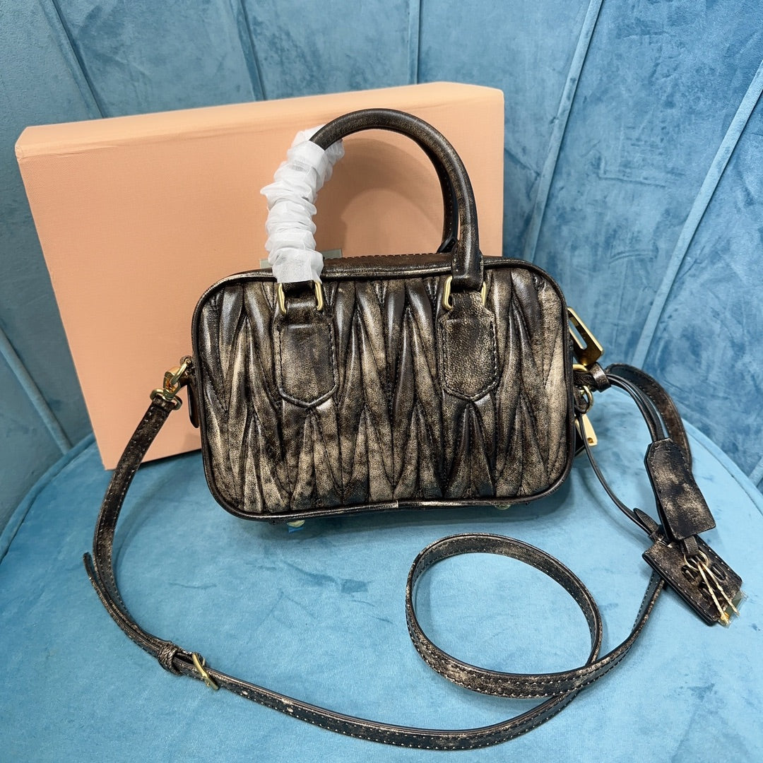 Pronta Entrega – Bolsa Modelo Miu Miu Tote de Couro Matelassê