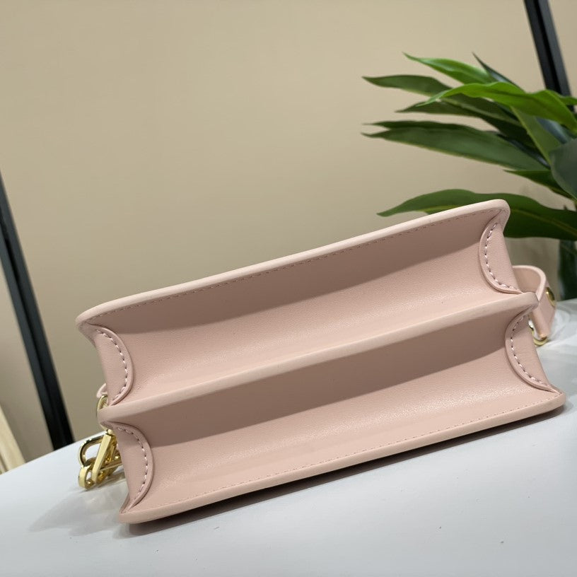 Pronta Entrega – PRONTA-ENTREGA – Bolsa Modelo Louis Vuitton Mini Delfina