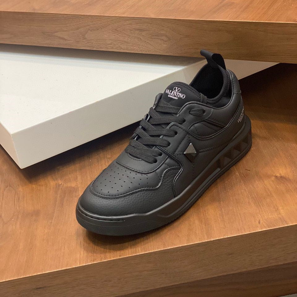 Pronta Entrega – Tênis Modelo Valentino