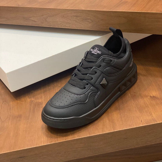 Pronta Entrega – Tênis Modelo Valentino