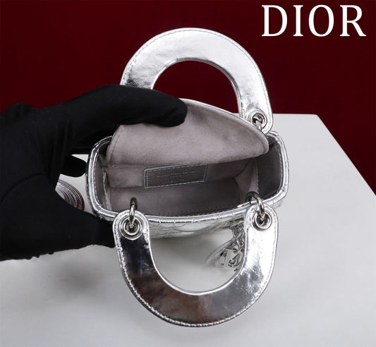 Pronta Entrega – Bolsa Lady Dior Míni Metálico Prata