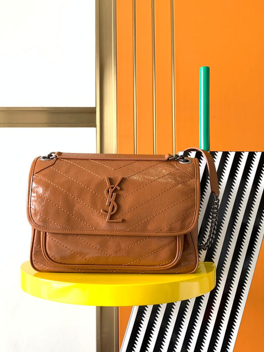 Pronta Entrega – Bolsa Modelo Yves Saint Laurent de Ombro Niki com Corrente