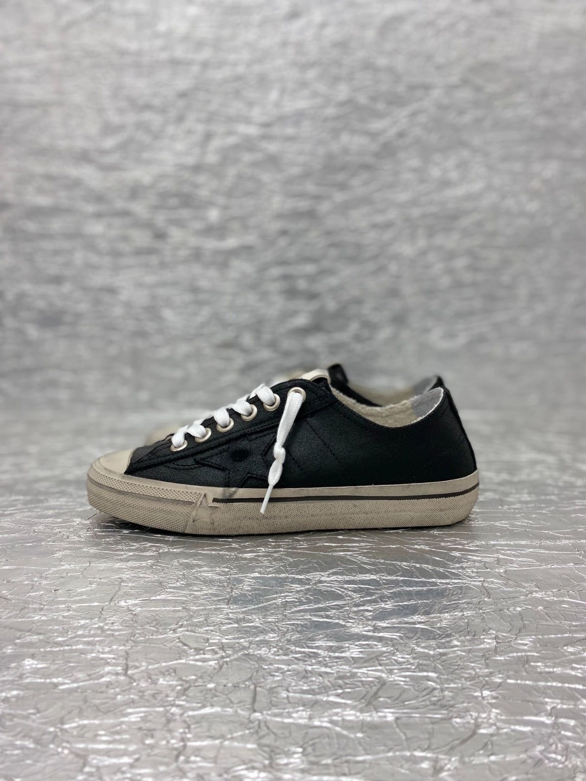 Pronta Entrega – Tênis Modelo Golden Goose V-Star