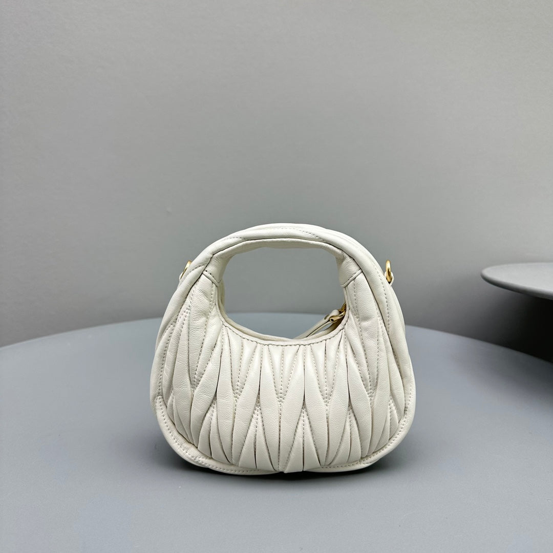 Pronta Entrega – Bolsa Miu Miu Hobo Wander Mini em Napa Matelassê