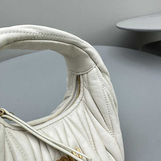 Pronta Entrega – Bolsa Miu Miu Hobo Wander Mini em Napa Matelassê