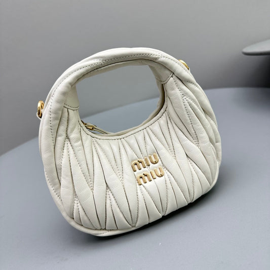 Pronta Entrega – Bolsa Miu Miu Hobo Wander Mini em Napa Matelassê