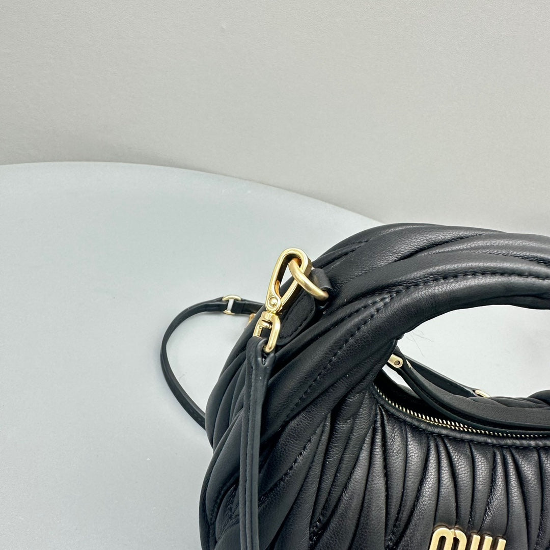 Pronta Entrega – Bolsa Miu Miu Hobo Wander Mini em Napa Matelassê