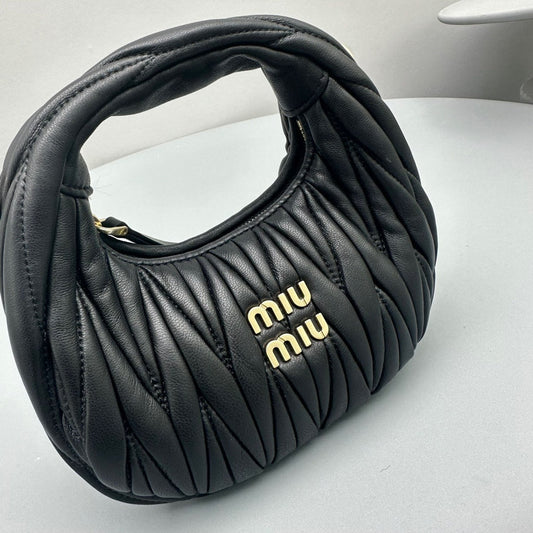 Pronta Entrega – Bolsa Miu Miu Hobo Wander Mini em Napa Matelassê