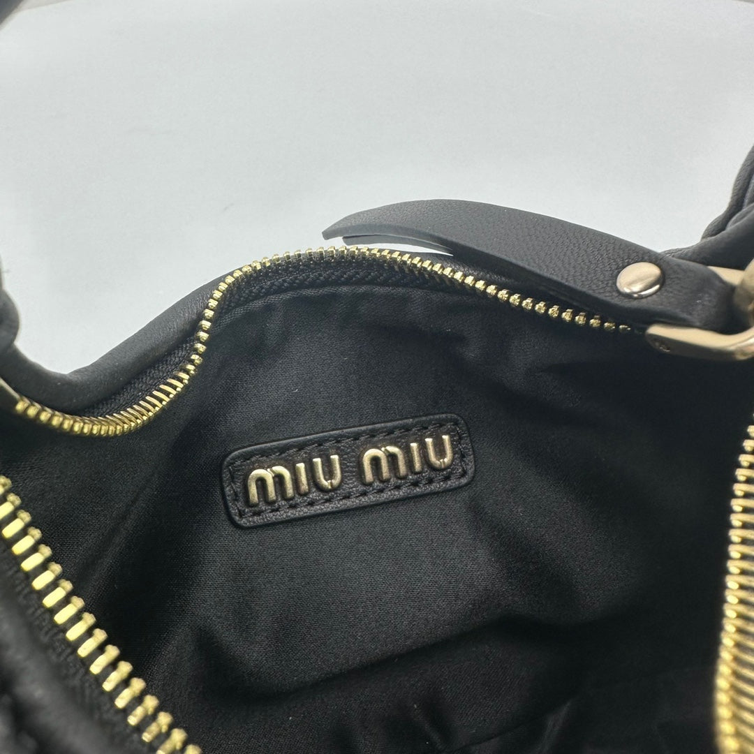 Pronta Entrega – Bolsa Miu Miu Hobo Wander Mini em Napa Matelassê