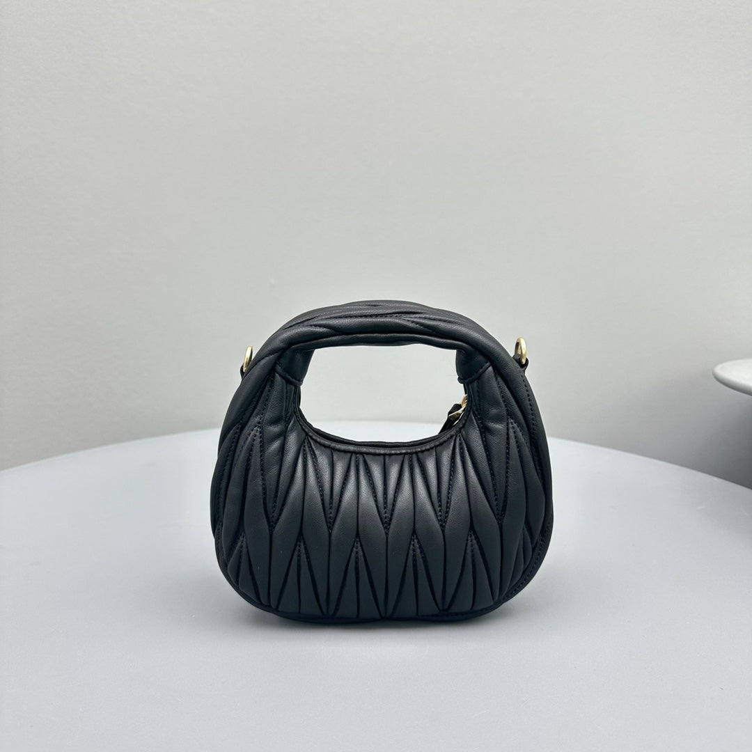 Pronta Entrega – Bolsa Miu Miu Hobo Wander Mini em Napa Matelassê