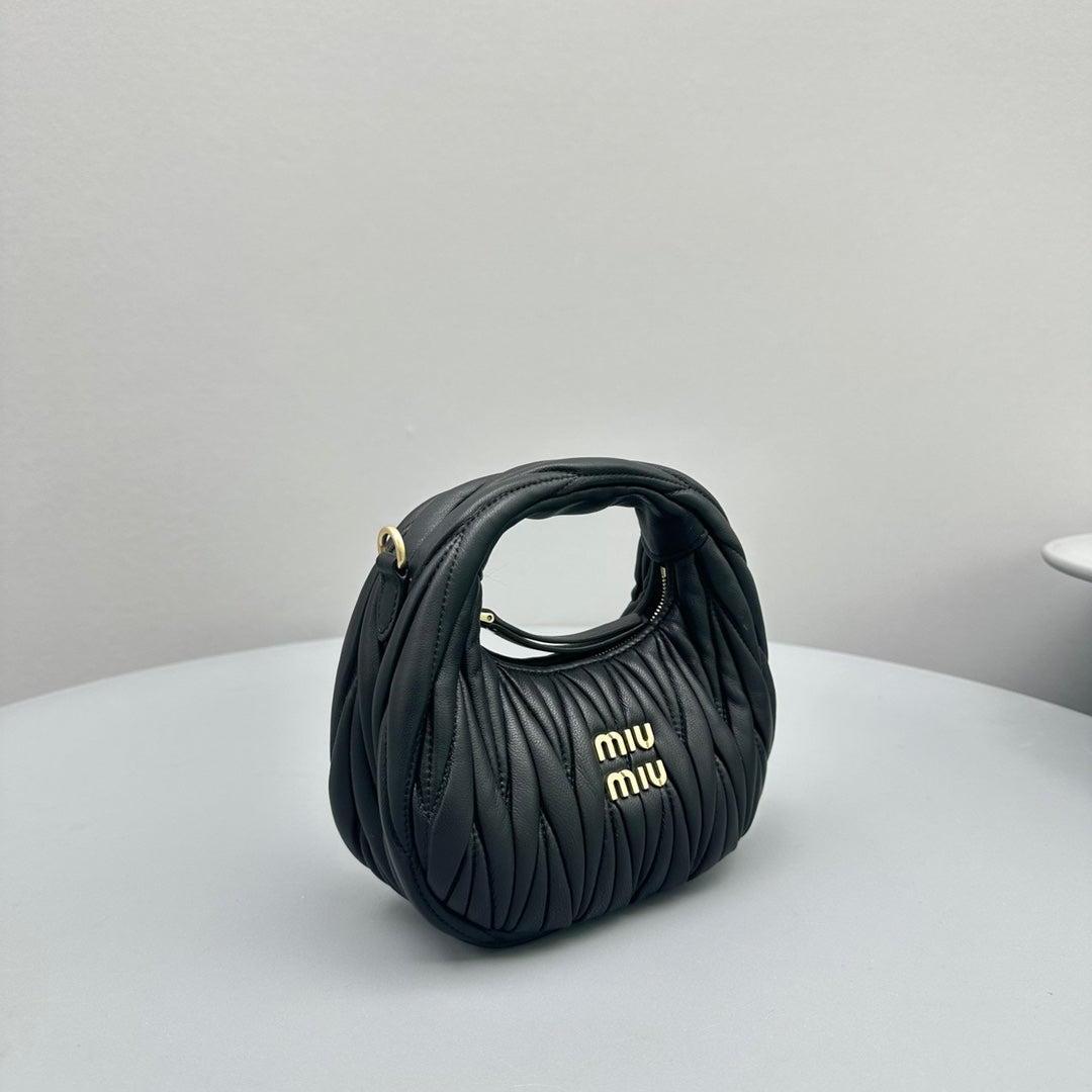 Pronta Entrega – Bolsa Miu Miu Hobo Wander Mini em Napa Matelassê