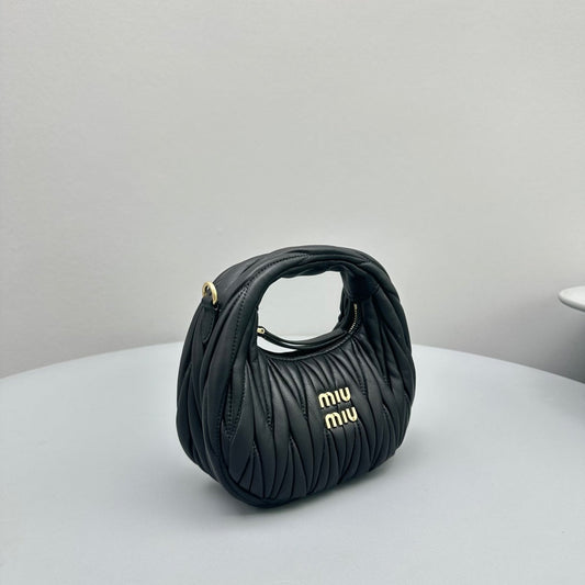 Pronta Entrega – Bolsa Miu Miu Hobo Wander Mini em Napa Matelassê