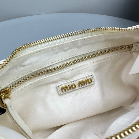 Pronta Entrega – Bolsa Miu Miu Pocket em Couro Napa