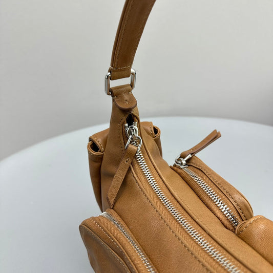 Pronta Entrega – Bolsa Miu Miu Pocket em Couro Napa