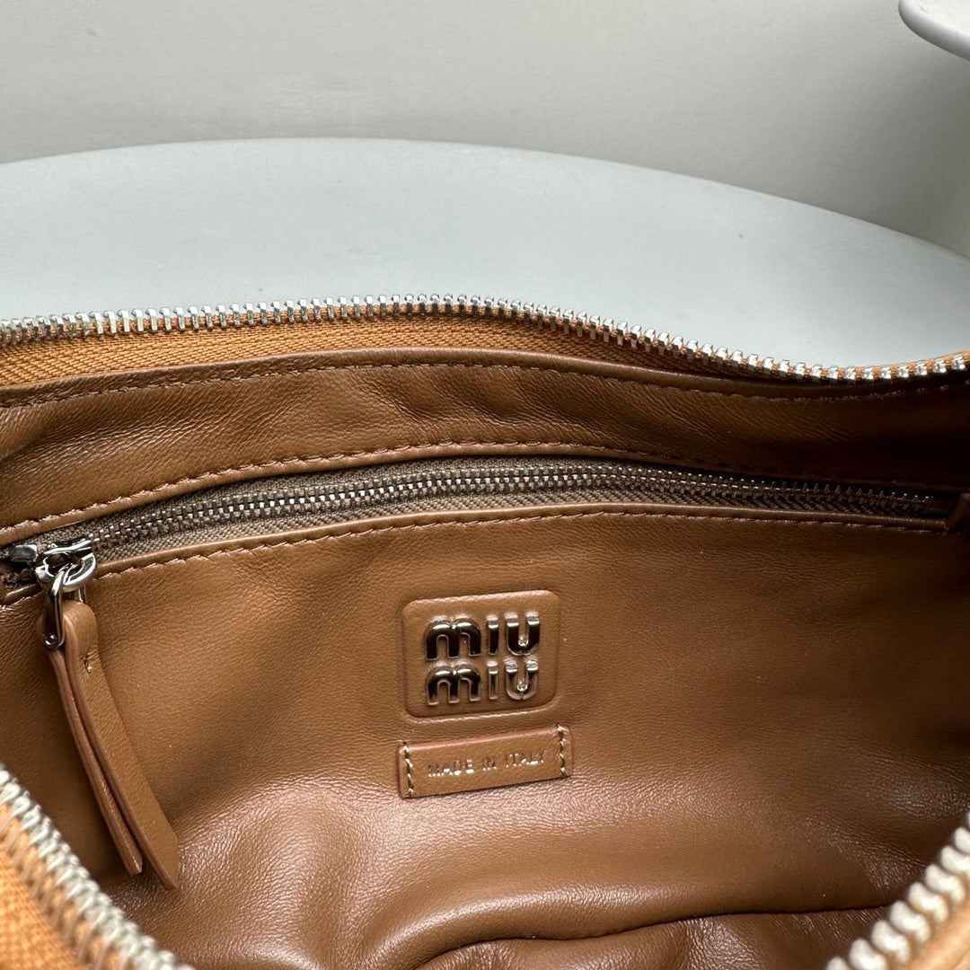 Pronta Entrega – Bolsa Miu Miu Pocket em Couro Napa