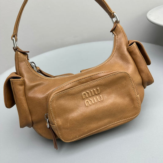Pronta Entrega – Bolsa Miu Miu Pocket em Couro Napa